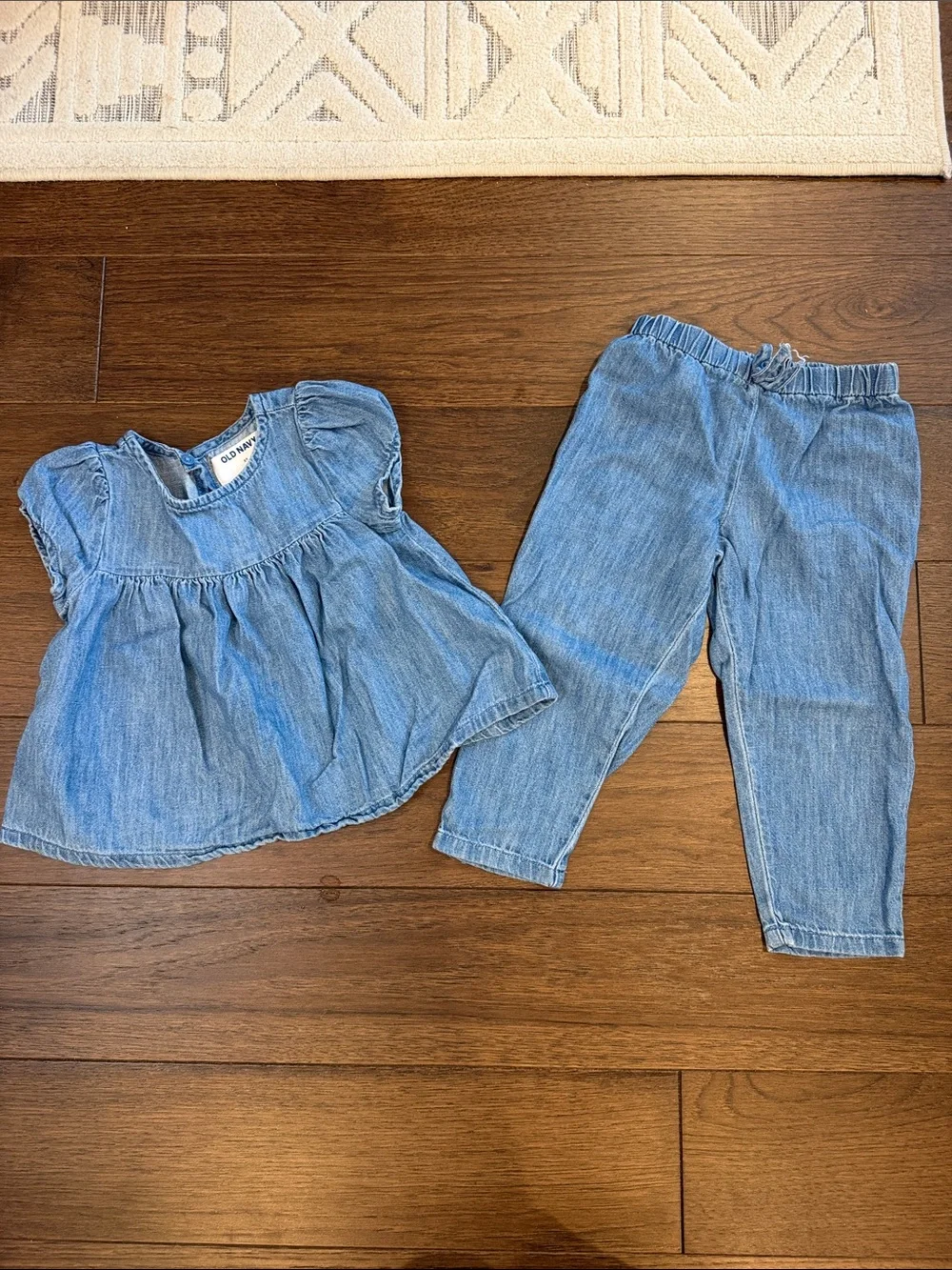 Old Navy Light Blue Denim Two-Piece Toddler Set Size 2T - C8-124